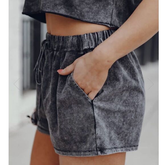 Pink Lily matching acid wash crop top and shorts. - Picture 4 of 4